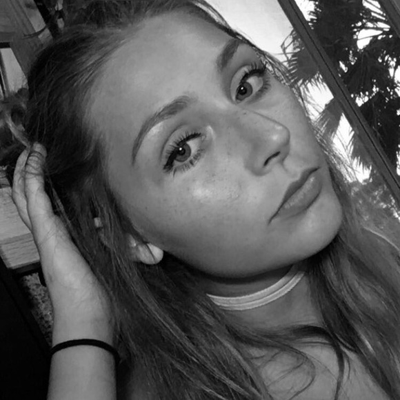 Meet your Posher, Sierra - Picture 5 of 7